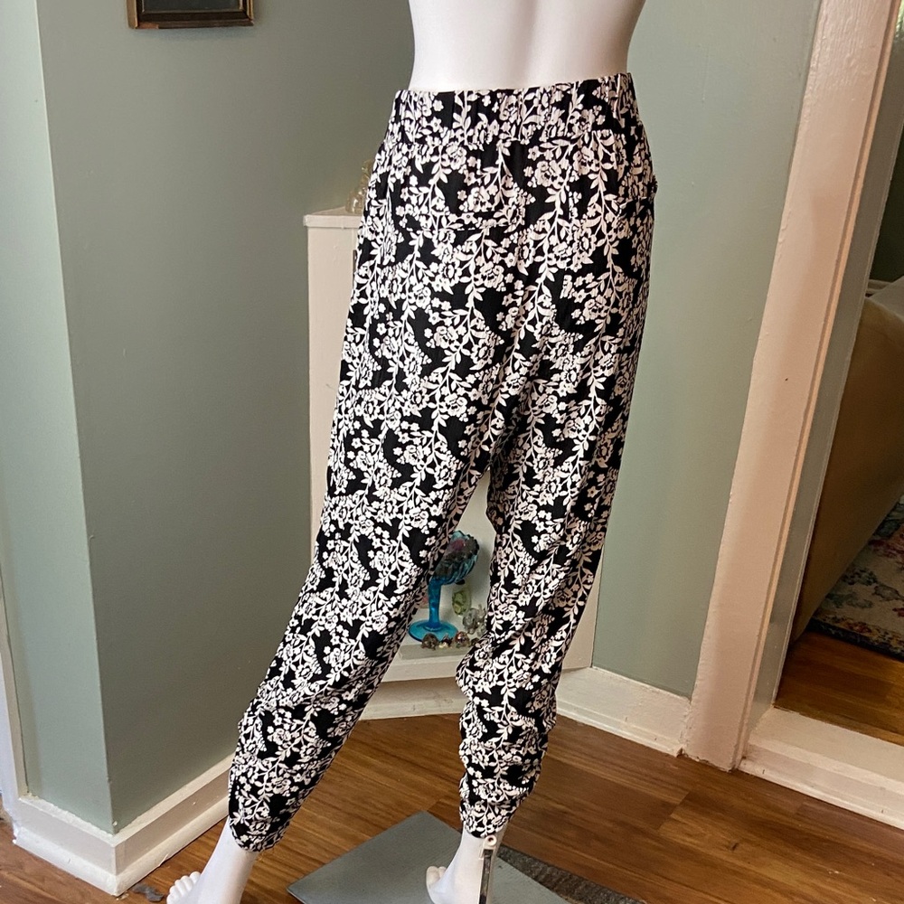 Boom Boom Jeans Rayon Gauze Floral Black White Tapered Pants XLarge XL Loose Fit - Picture 4 of 8